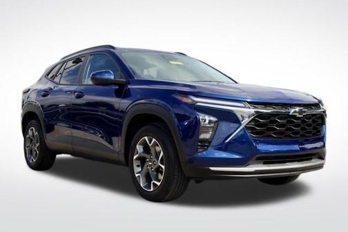 Blue Glow Metallic 2024 Chevrolet Trax LT