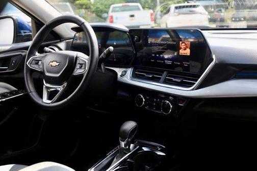 Blue Glow Metallic 2024 Chevrolet Trax LT