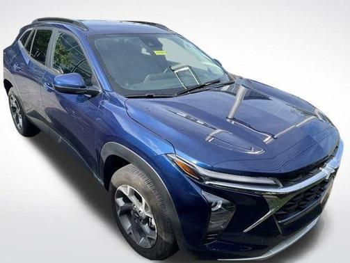 Blue Glow Metallic 2024 Chevrolet Trax LT
