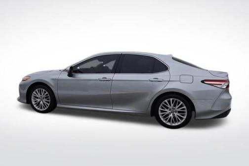 2020 Toyota Camry Hybrid XLE