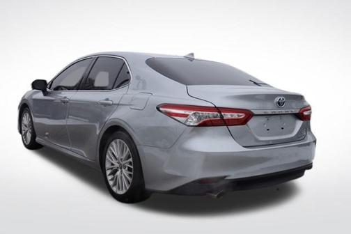 2020 Toyota Camry Hybrid XLE