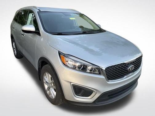 Sparkling Silver 2018 Kia Sorento LX