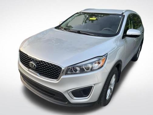 Sparkling Silver 2018 Kia Sorento LX
