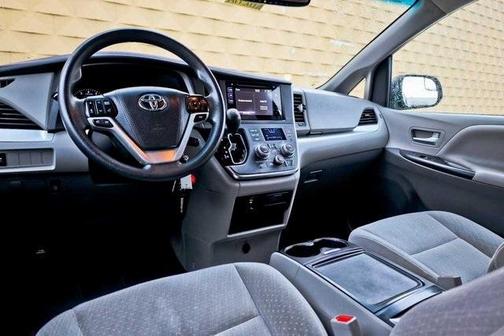 2017 Toyota Sienna LE