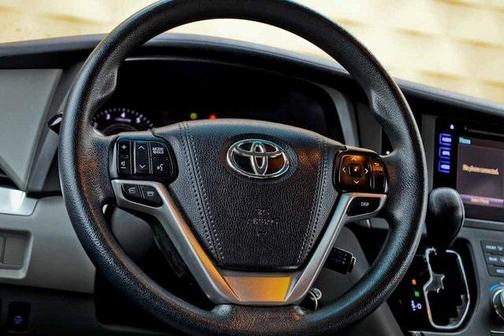 2017 Toyota Sienna LE
