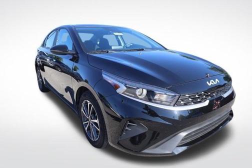 Aurora Black Pearl 2024 Kia Forte LXS