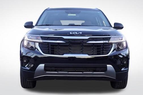 Fusion Orange 2025 Kia Seltos EX