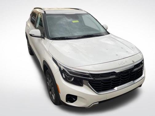 Snow White Pearl 2024 Kia Seltos S
