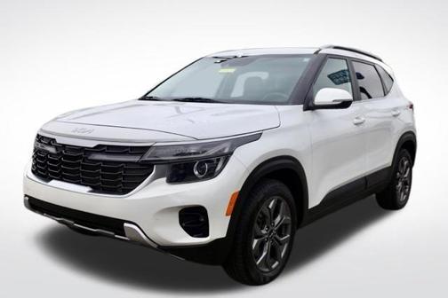 Snow White Pearl 2024 Kia Seltos S