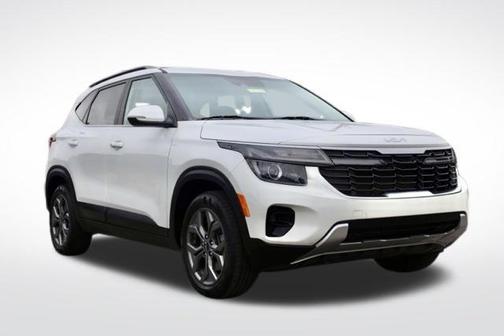 Snow White Pearl 2024 Kia Seltos S