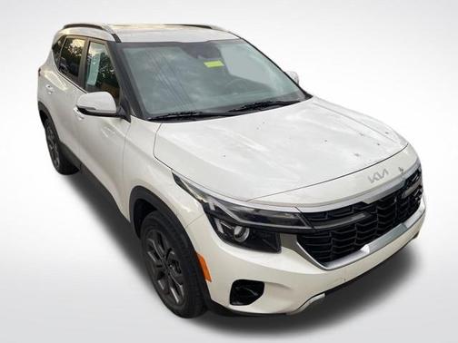 Snow White Pearl 2024 Kia Seltos S