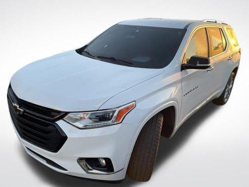 Summit White 2019 Chevrolet Traverse Premier