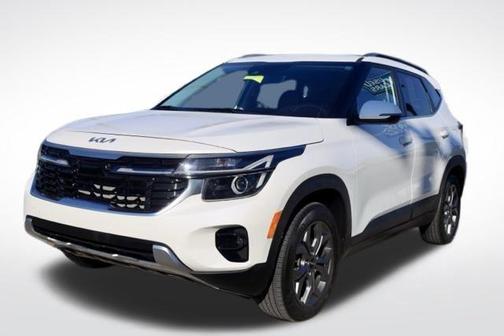 Clear White / Black Roof 2021 Kia Seltos S