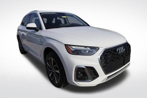 Glacier White Metallic 2023 Audi Q5 45 S line quattro Premium