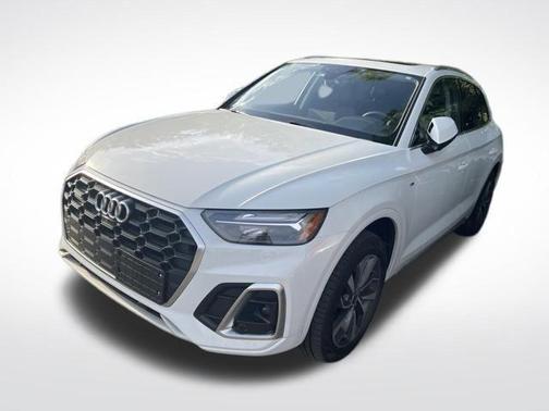 Glacier White Metallic 2023 Audi Q5 45 S line quattro Premium