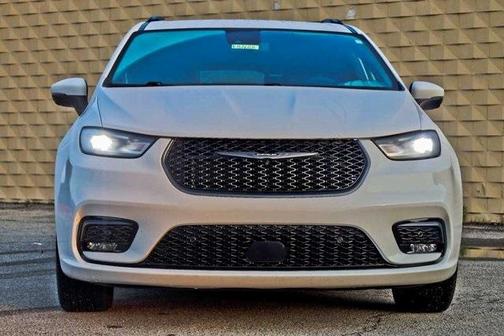 2023 Chrysler Pacifica Touring-L