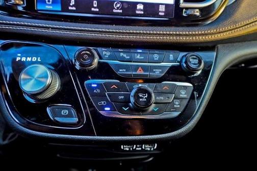 2023 Chrysler Pacifica Touring-L