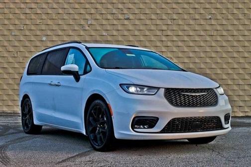 2023 Chrysler Pacifica Touring-L