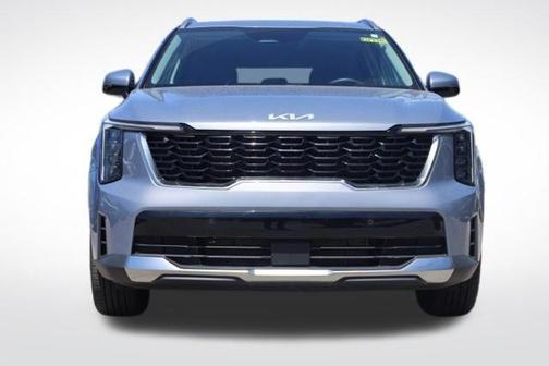 Everlasting Silver 2025 Kia Sorento S