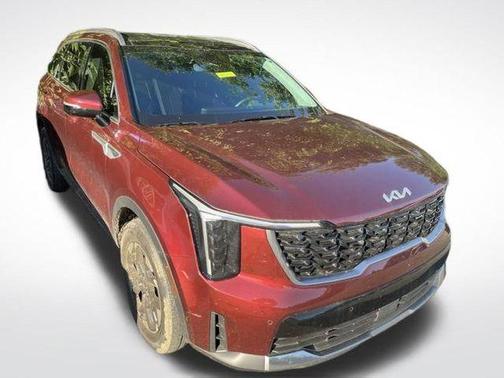 Red 2025 Kia Sorento S