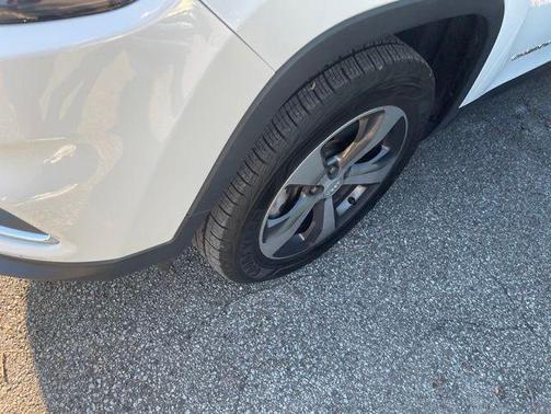 Bright White Clearcoat 2019 Jeep Cherokee Limited