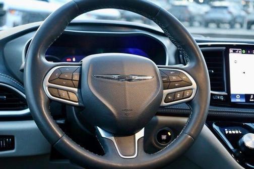 2023 Chrysler Pacifica Hybrid Touring L