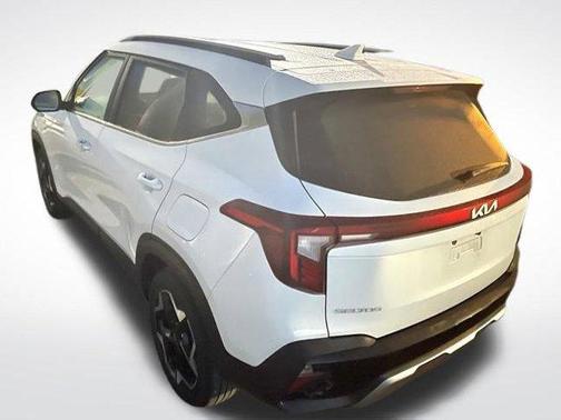 Snow White Pearl 2024 Kia Seltos EX