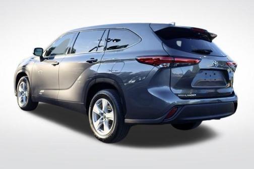 Magnetic Gray Metallic 2021 Toyota Highlander LE