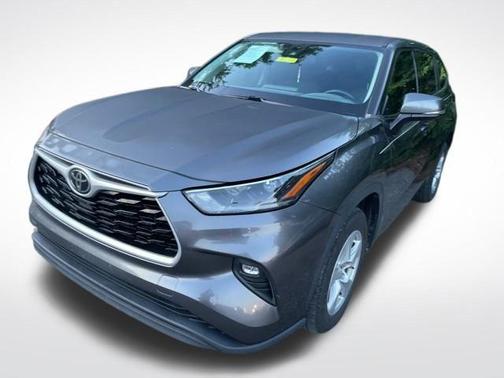 Magnetic Gray Metallic 2021 Toyota Highlander LE