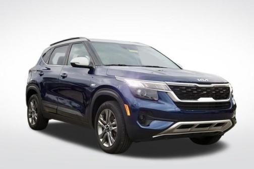 Dark Ocean Blue / White Roof 2023 Kia Seltos S