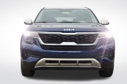 Dark Ocean Blue / White Roof 2023 Kia Seltos S