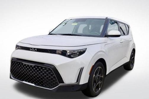 Snow White Pearl 2024 Kia Soul EX