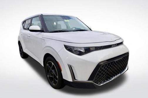 Snow White Pearl 2024 Kia Soul EX