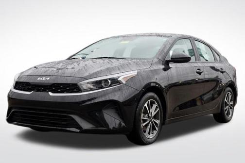Aurora Black Pearl 2022 Kia Forte LXS