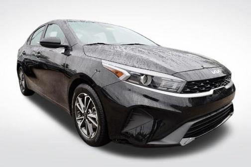 Aurora Black Pearl 2022 Kia Forte LXS