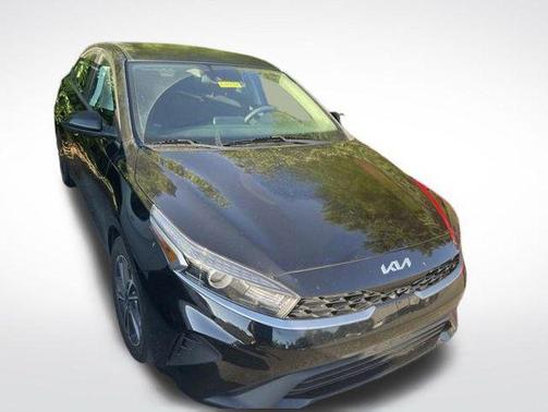 Aurora Black Pearl 2022 Kia Forte LXS