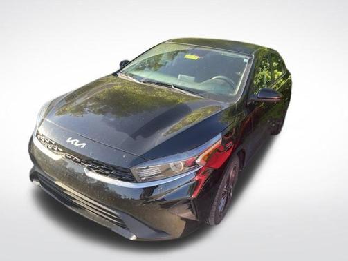 Aurora Black Pearl 2022 Kia Forte LXS