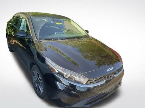 Aurora Black Pearl 2022 Kia Forte LXS