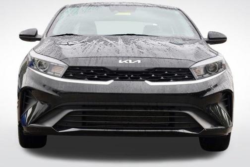 Aurora Black Pearl 2022 Kia Forte LXS