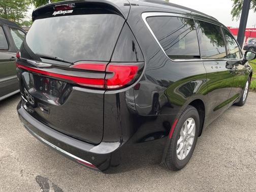 2022 Chrysler Pacifica Touring-L