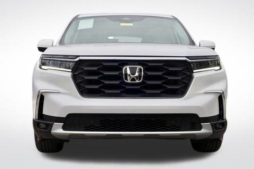 Platinum White Pearl 2025 Honda Pilot Sport