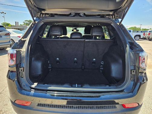 Diamond Black Crystal Pearlcoat 2024 Jeep Compass Latitude