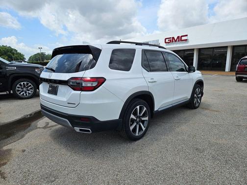 Platinum White Pearl 2023 Honda Pilot Touring 8-Passenger
