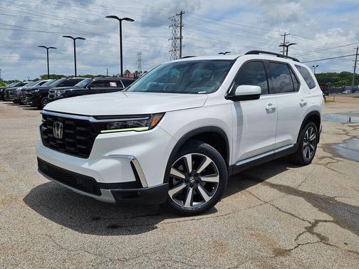 Platinum White Pearl 2023 Honda Pilot Touring 8-Passenger