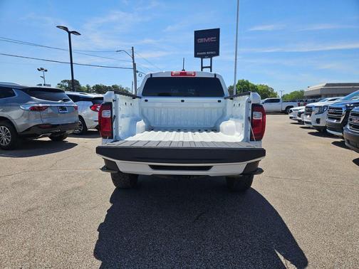 Summit White 2024 GMC Canyon Elevation