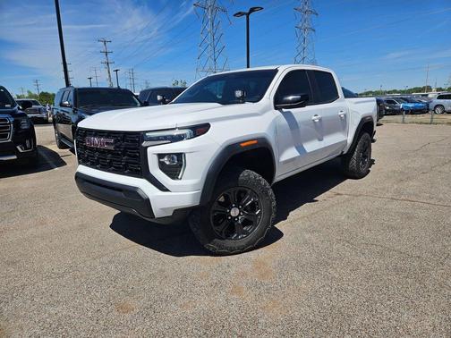 Summit White 2024 GMC Canyon Elevation
