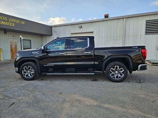 Onyx Black 2026 GMC Sierra 1500 SLT