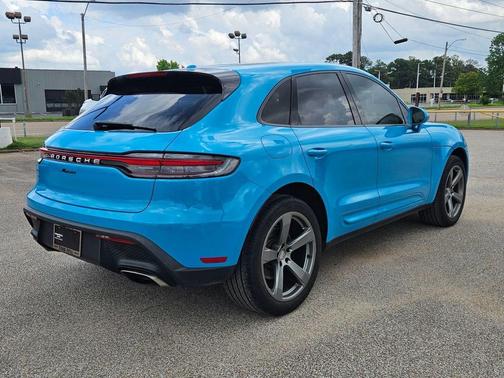 Miami Blue 2023 Porsche Macan Macan