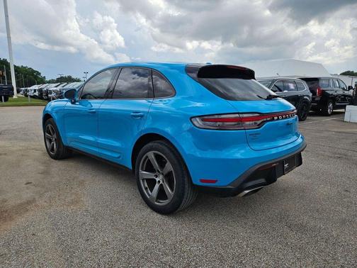 Miami Blue 2023 Porsche Macan Macan