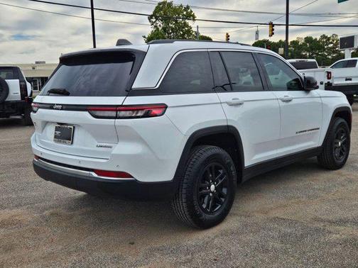 2022 Jeep Grand Cherokee Laredo